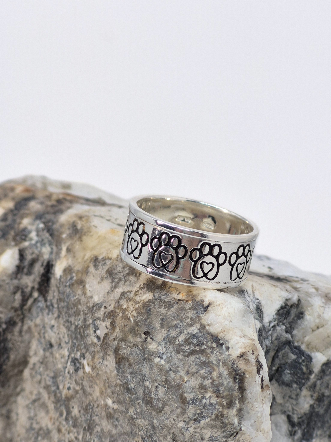 Eternal Heartfelt Paw, Anello