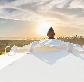 Ombrellone Quadrato per Esterno BANGKOK 35 a Palo Centrale in Legno Kotò di Danieli da cm 350x350 Con e senza Pendente, Varie Finiture - Offerta di Mondo Materasso