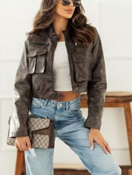 Giubbino corto ecopelle  disponibile solo 2 colori taglia unica 