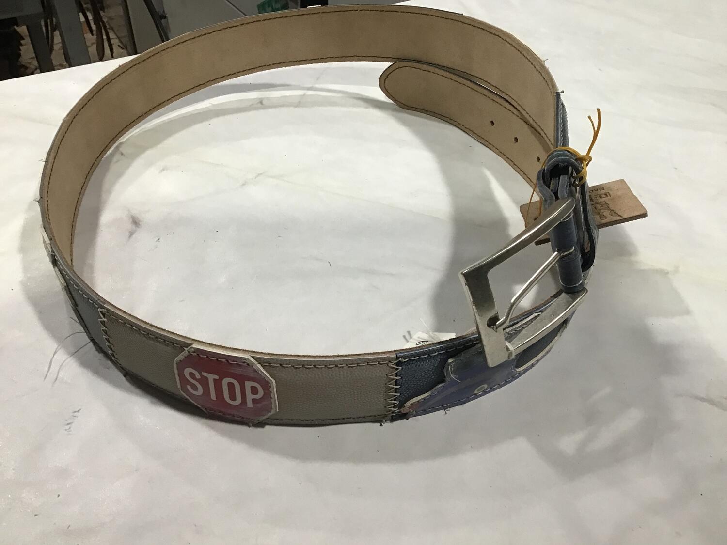 Cintura pelle Vespa con segnali stradali 