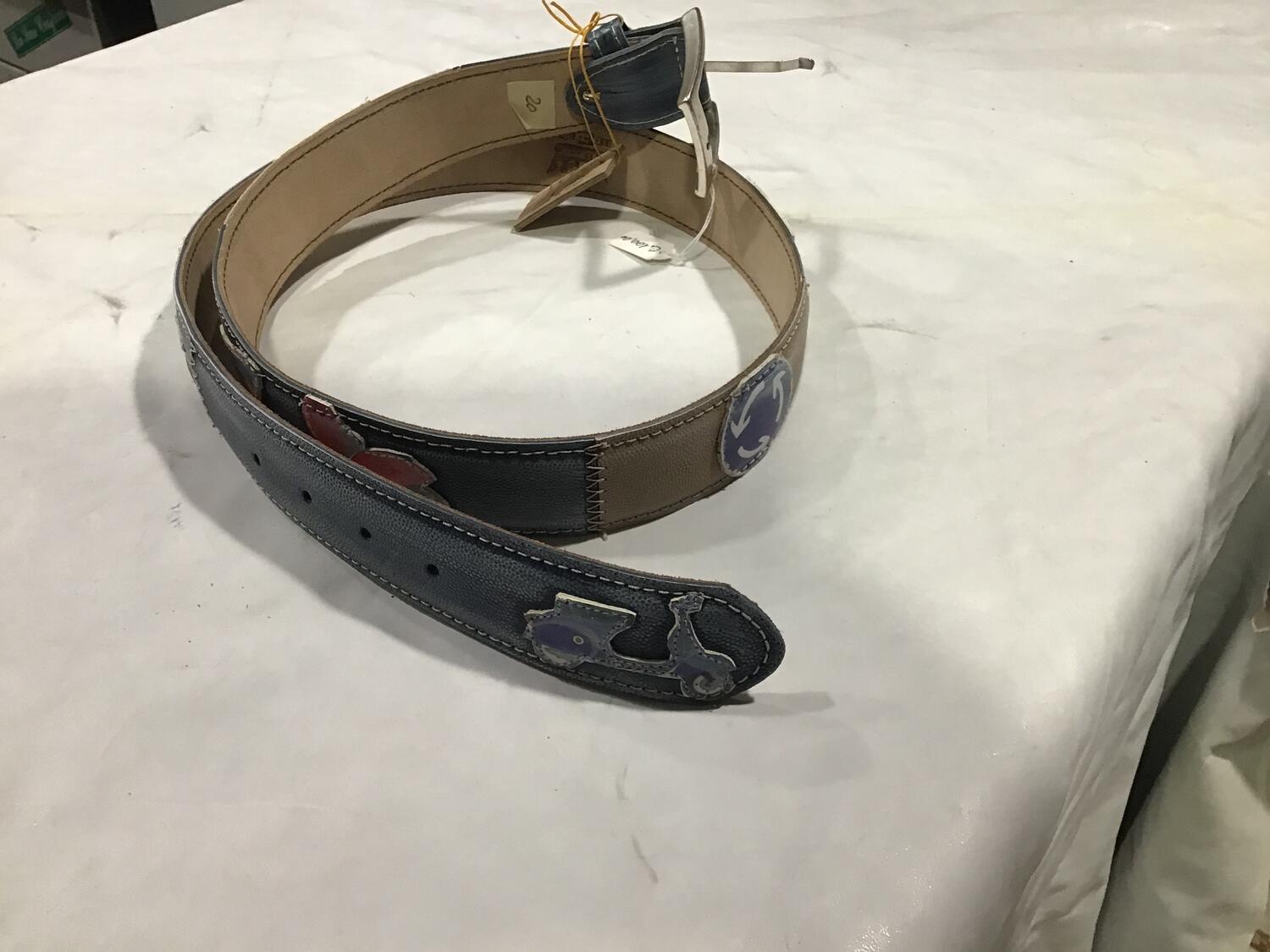 Cintura pelle Vespa con segnali stradali 