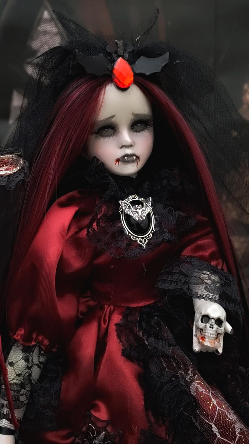 Lussiana la Vampira Disperata Bambola Artistica Emozionale