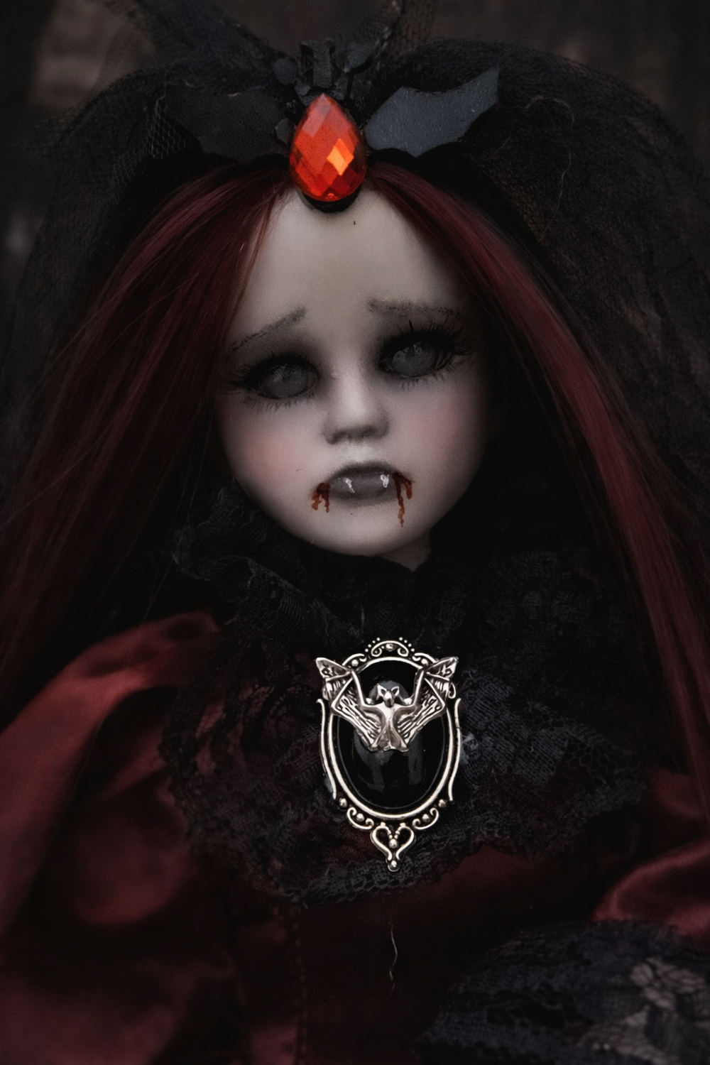 Lussiana la Vampira Disperata Bambola Artistica Emozionale