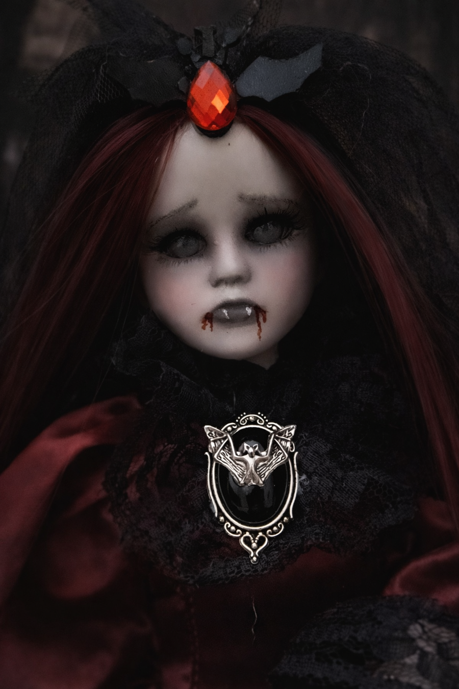 Lussiana la Vampira Disperata Bambola Artistica Emozionale