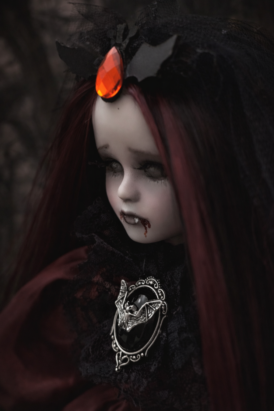 Lussiana la Vampira Disperata Bambola Artistica Emozionale