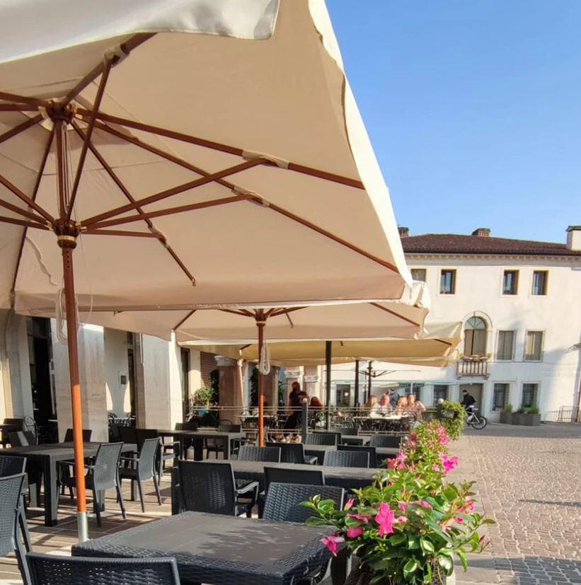 Ombrellone Quadrato per Esterno BANGKOK 30 a Palo Centrale in Legno Kotò di Danieli da cm 300x300 Con e senza Pendente, Varie Finiture - Offerta di Mondo Materasso