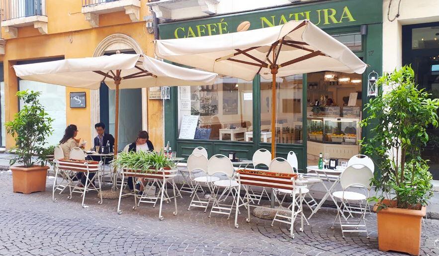 Ombrellone Quadrato per Esterno BANGKOK 22 a Palo Centrale in Legno Kotò di Danieli da cm 220x220 Con e senza Pendente, Varie Finiture - Offerta di Mondo Materasso