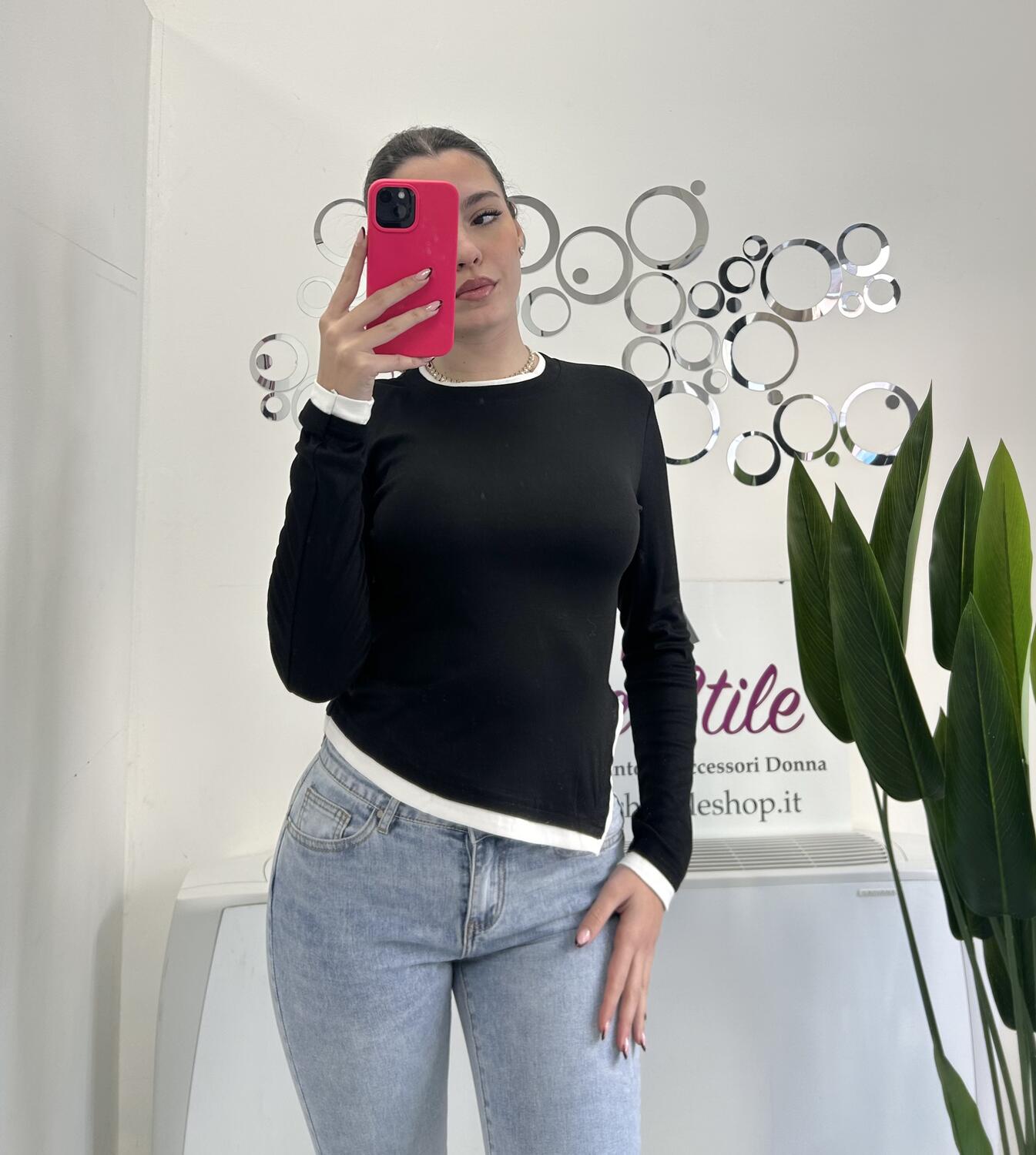 NOVITÀ Maglia in viscosa con profili a contrasto