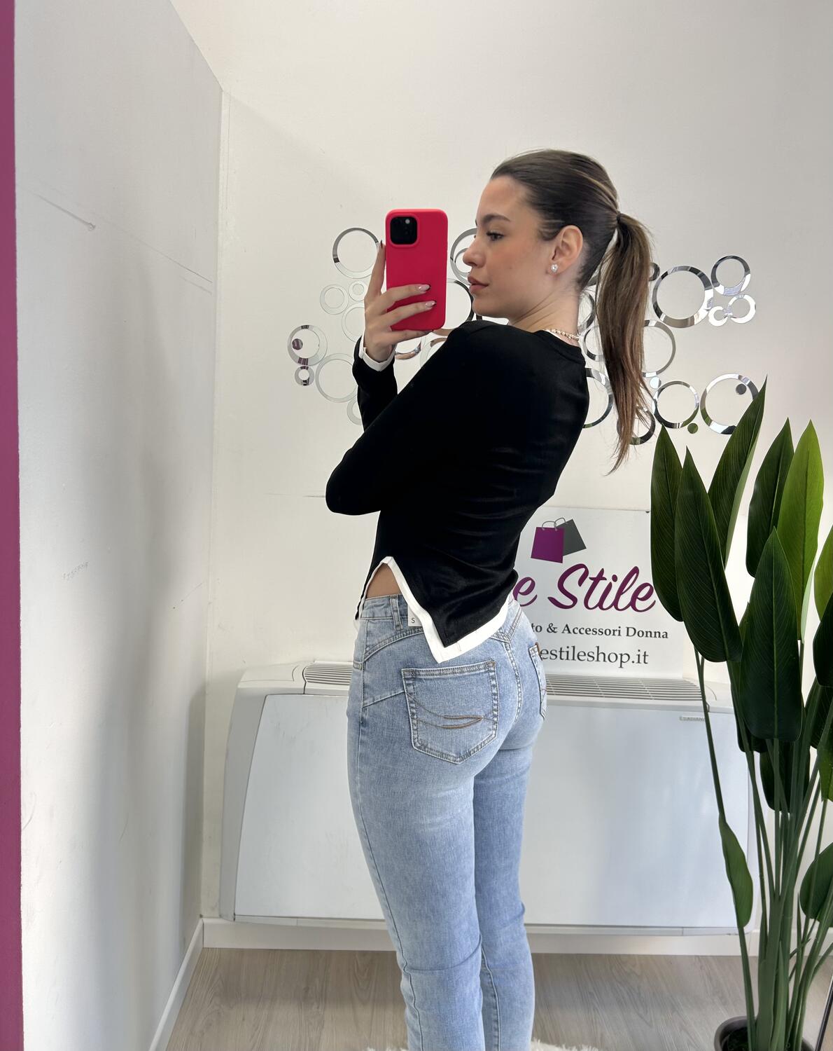 NOVITÀ Maglia in viscosa con profili a contrasto