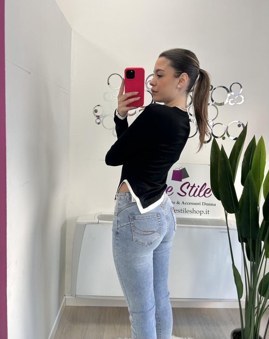 NOVITÀ Maglia in viscosa con profili a contrasto