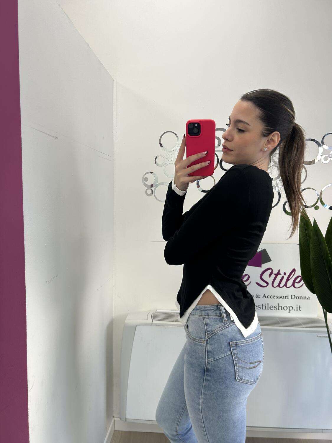 NOVITÀ Maglia in viscosa con profili a contrasto