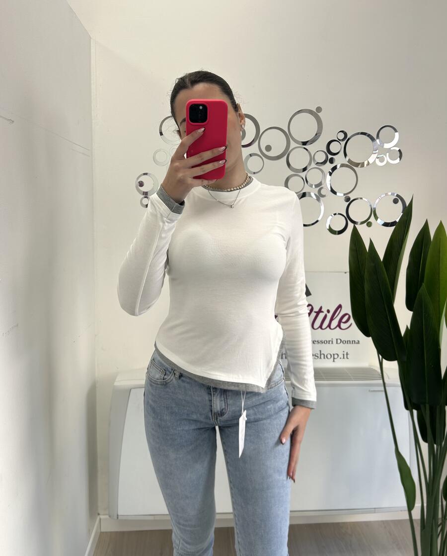 NOVITÀ Maglia in viscosa con profili a contrasto