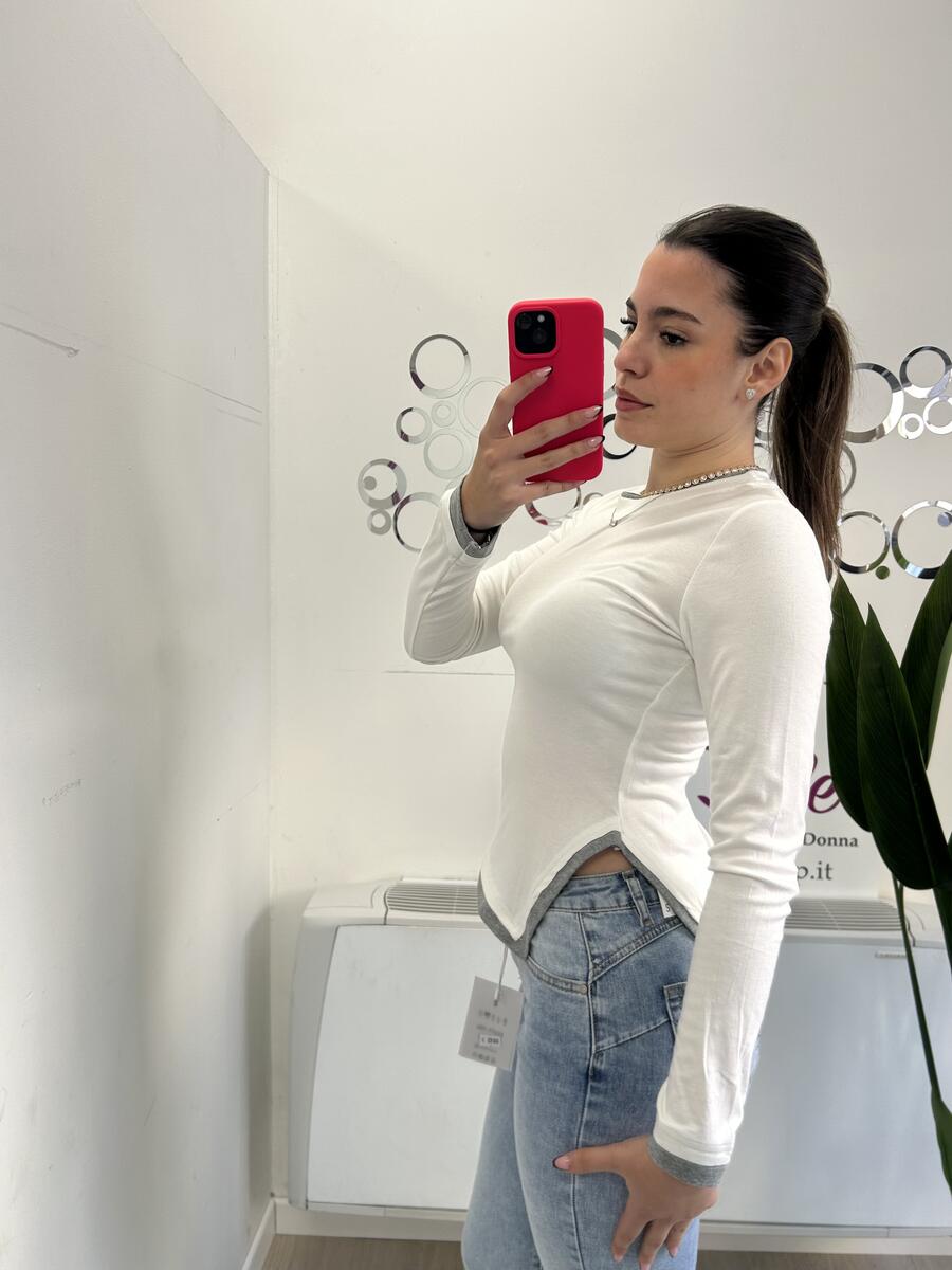 NOVITÀ Maglia in viscosa con profili a contrasto