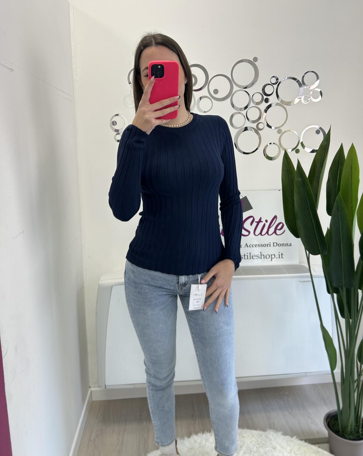 NOVITÀ Pull a costine girocollo in viscosa