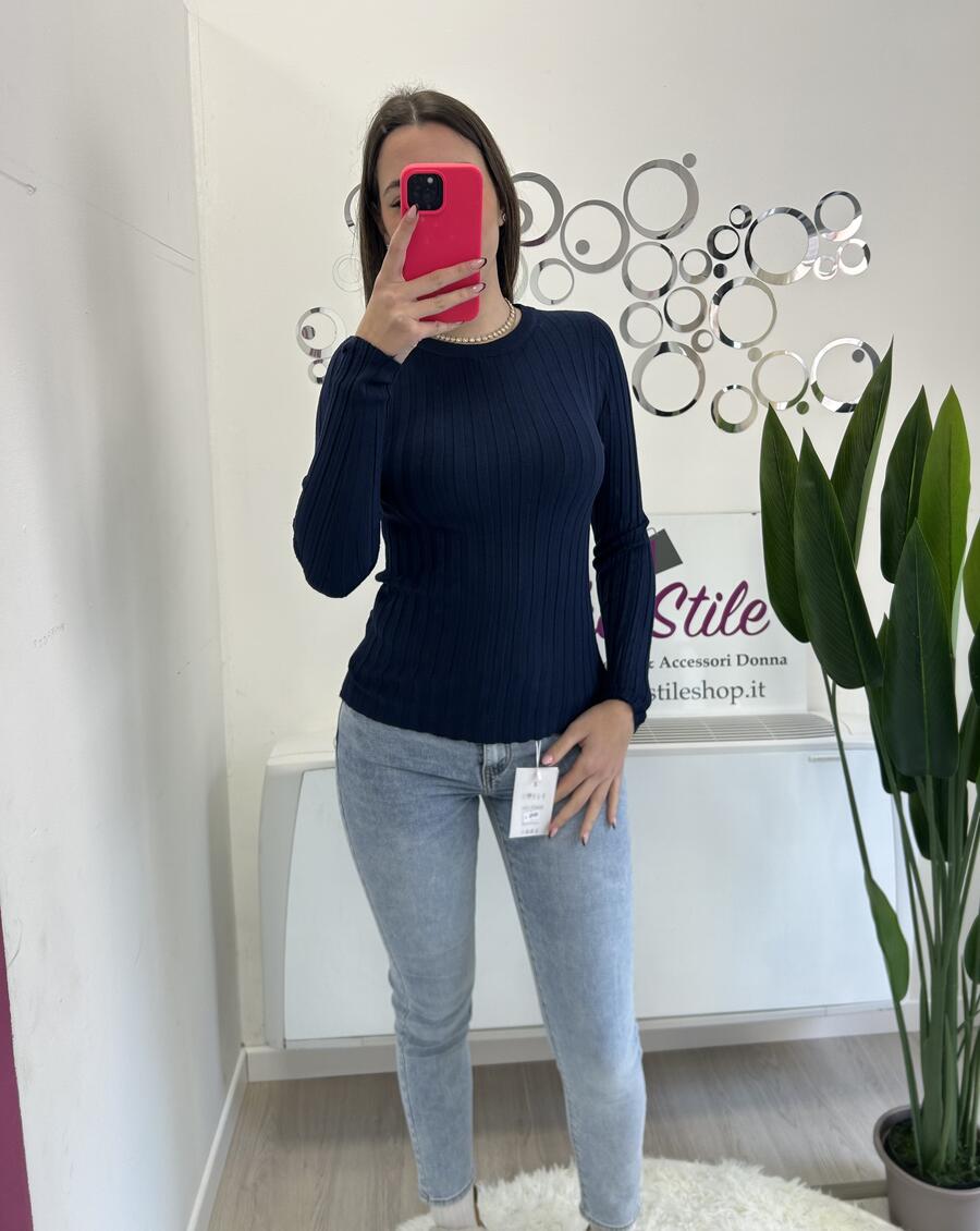 NOVITÀ Pull a costine girocollo in viscosa