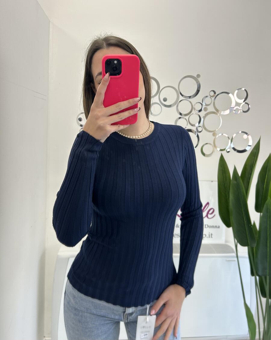 NOVITÀ Pull a costine girocollo in viscosa