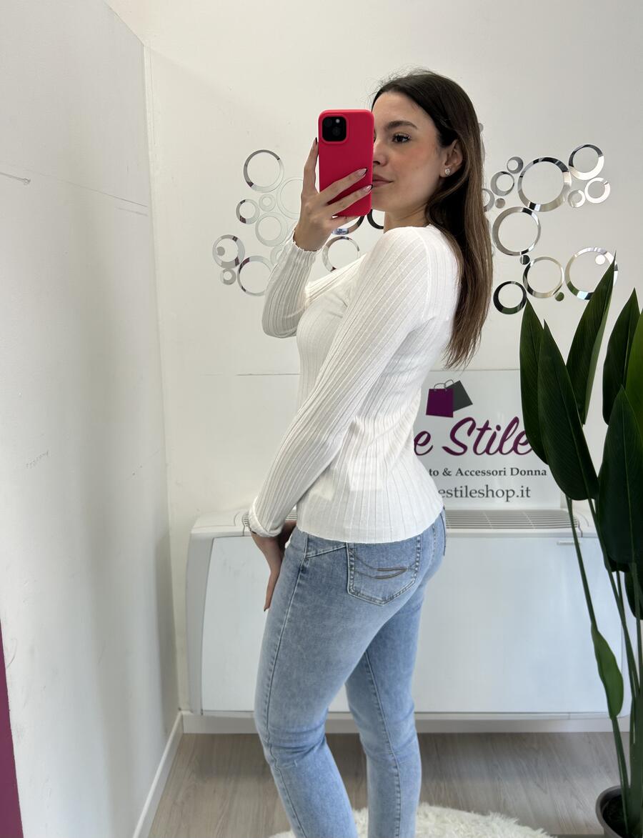 NOVITÀ Pull a costine girocollo in viscosa