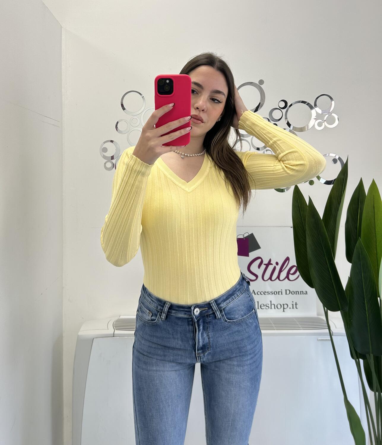 NOVITÀ Pull a costine scollo a V in viscosa