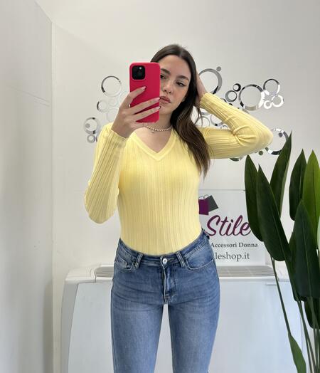 NOVITÀ Pull a costine scollo a V in viscosa