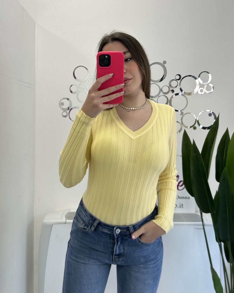 NOVITÀ Pull a costine scollo a V in viscosa