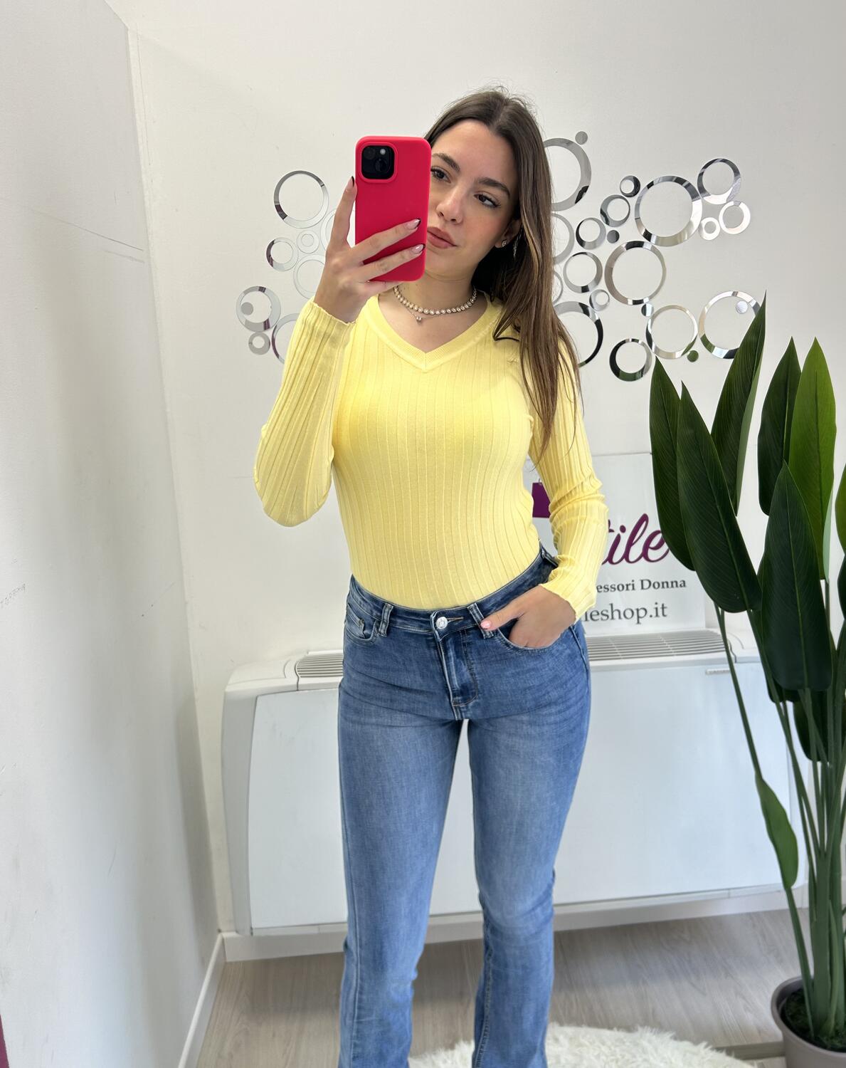 NOVITÀ Pull a costine scollo a V in viscosa