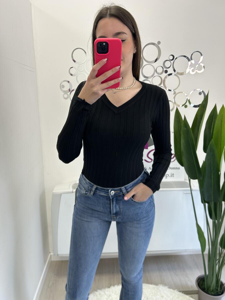 NOVITÀ Pull a costine scollo a V in viscosa