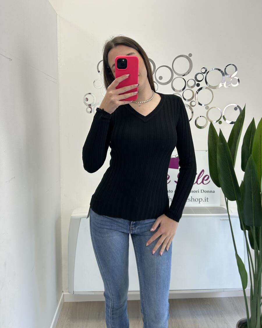NOVITÀ Pull a costine scollo a V in viscosa