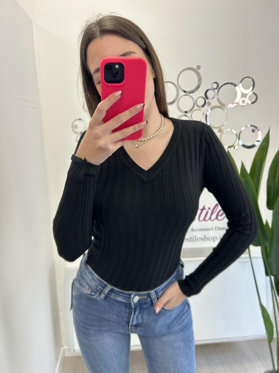 NOVITÀ Pull a costine scollo a V in viscosa