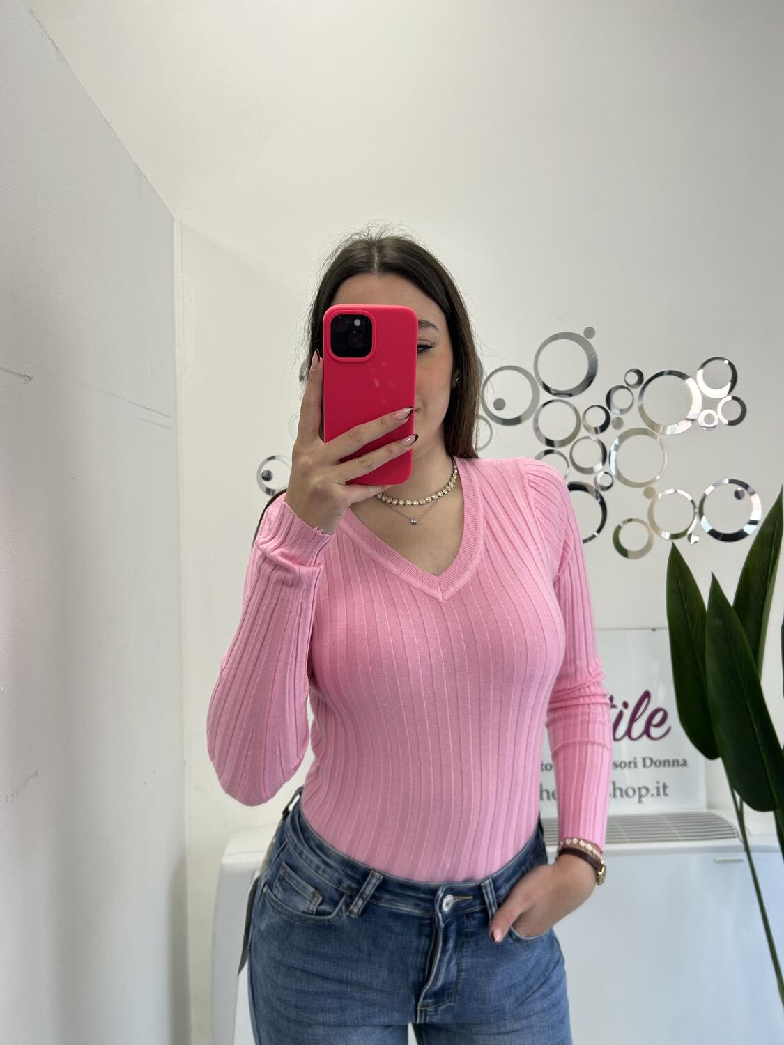 NOVITÀ Pull a costine scollo a V in viscosa