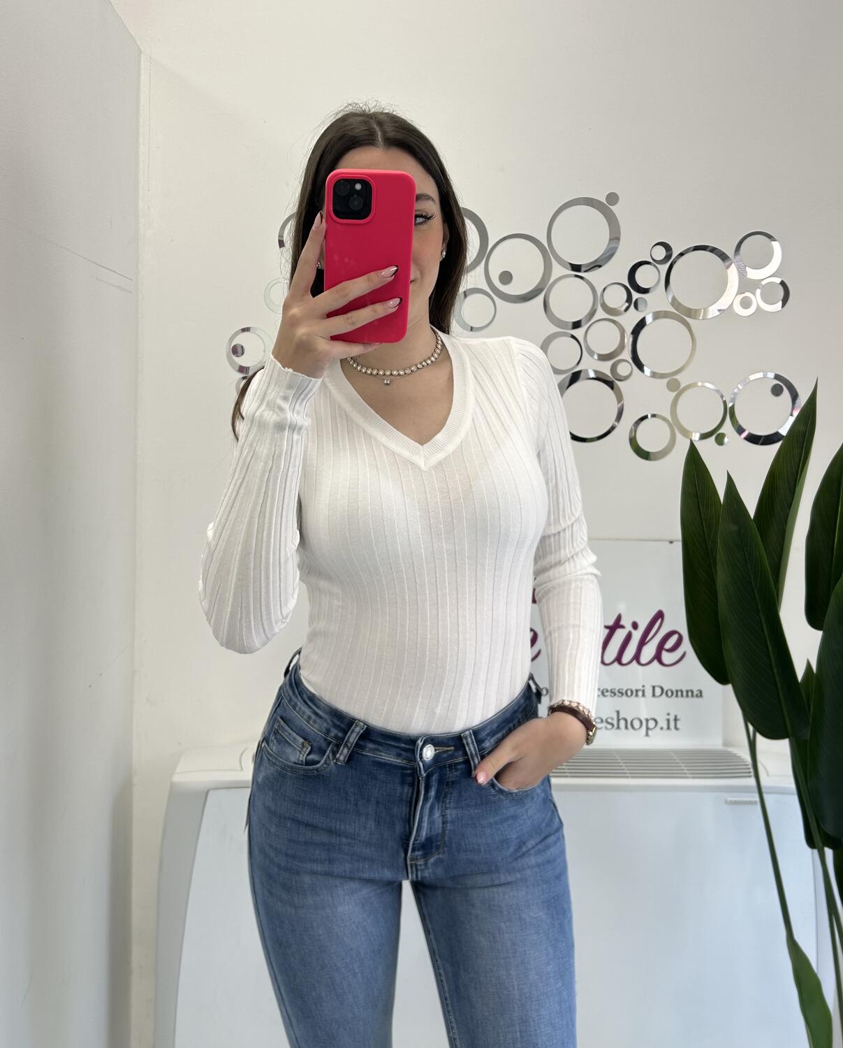 NOVITÀ Pull a costine scollo a V in viscosa