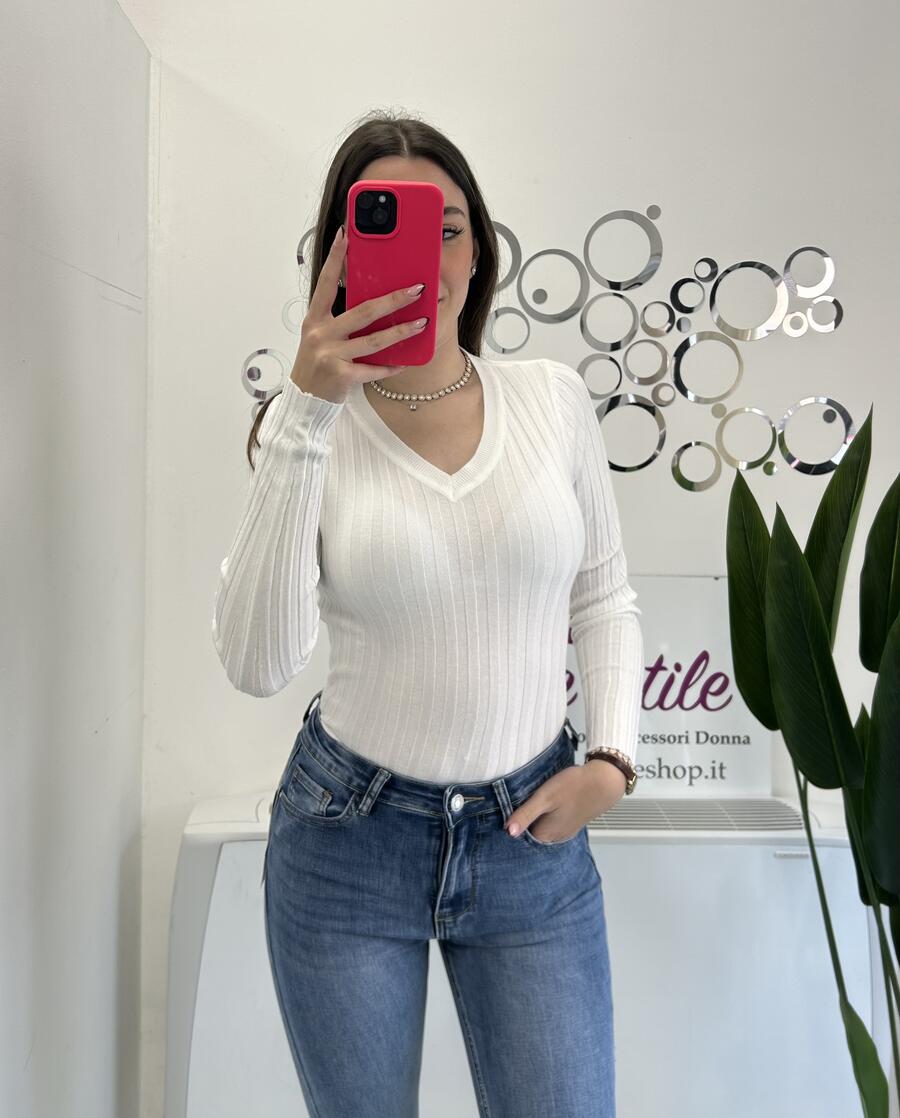 NOVITÀ Pull a costine scollo a V in viscosa