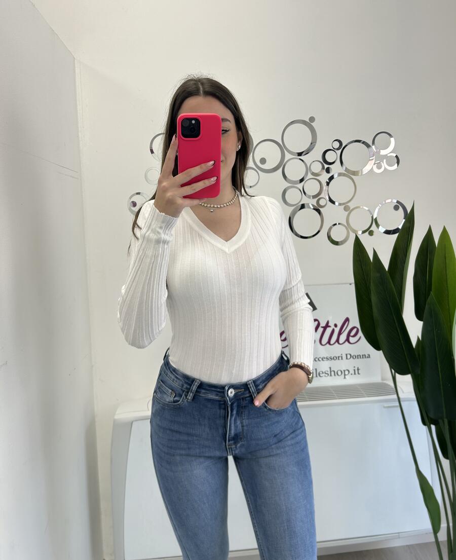 NOVITÀ Pull a costine scollo a V in viscosa