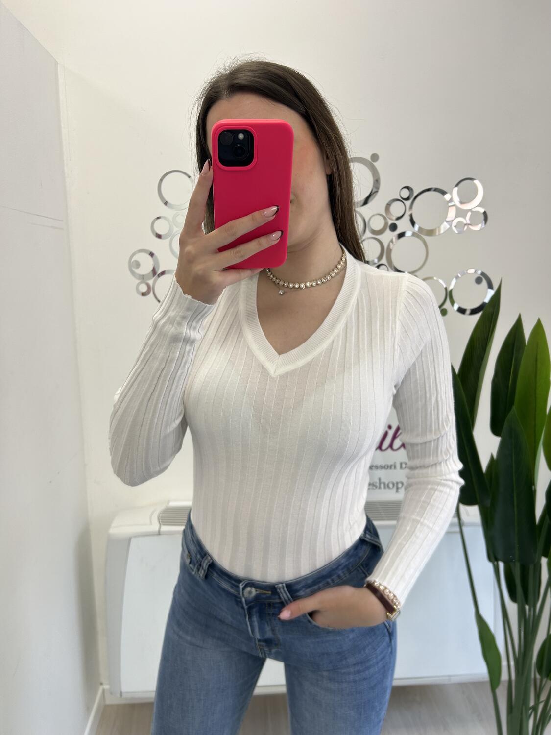 NOVITÀ Pull a costine scollo a V in viscosa