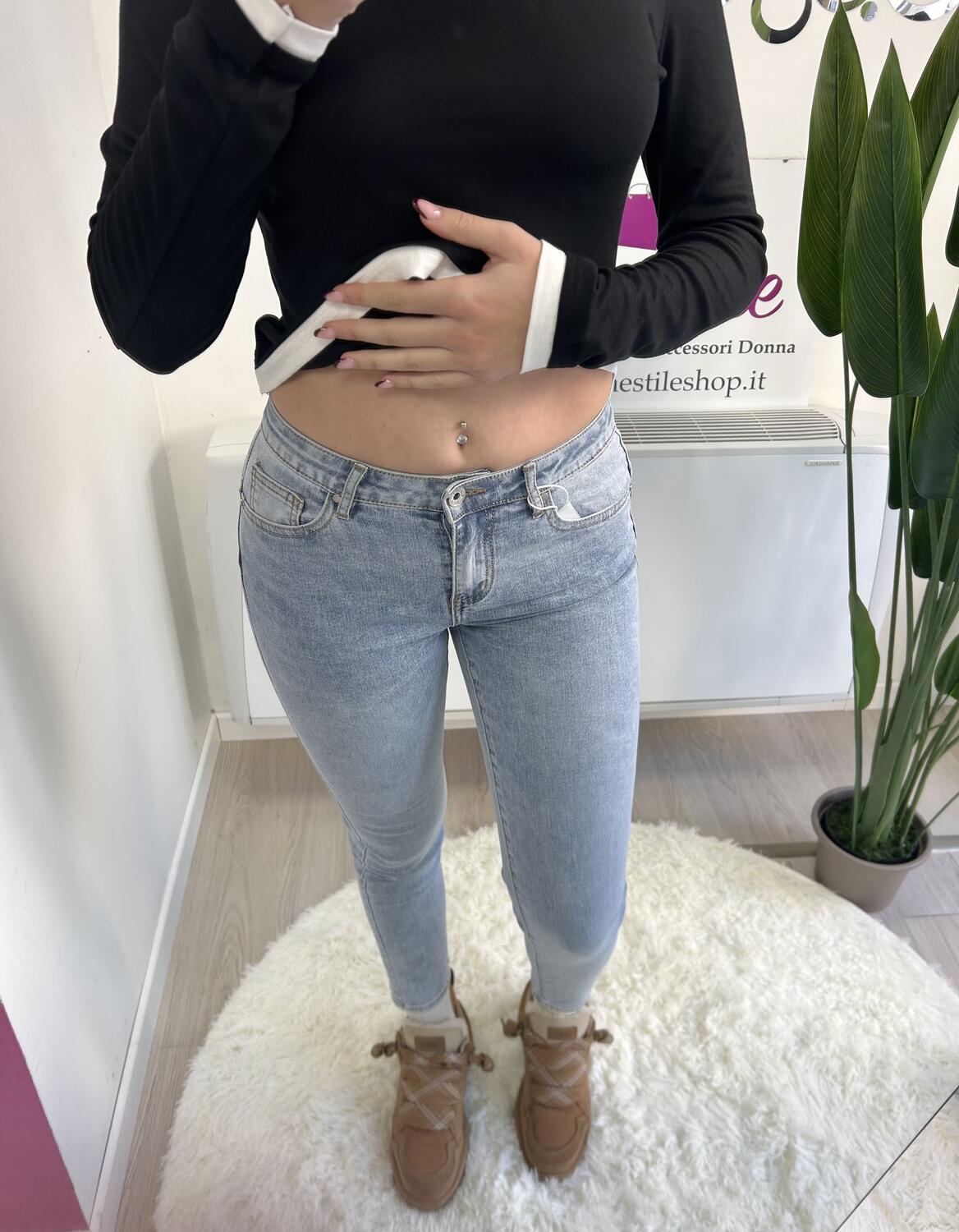 NOVITÀ Jeans skinny lavaggio chiaro PUSH UP