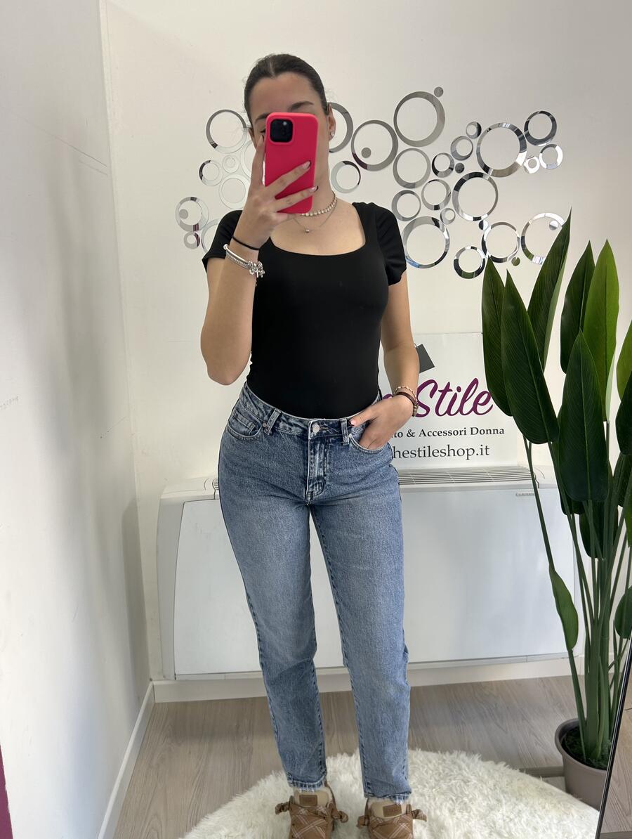 NOVITÀ Jeans mom fit lavaggio chiaro