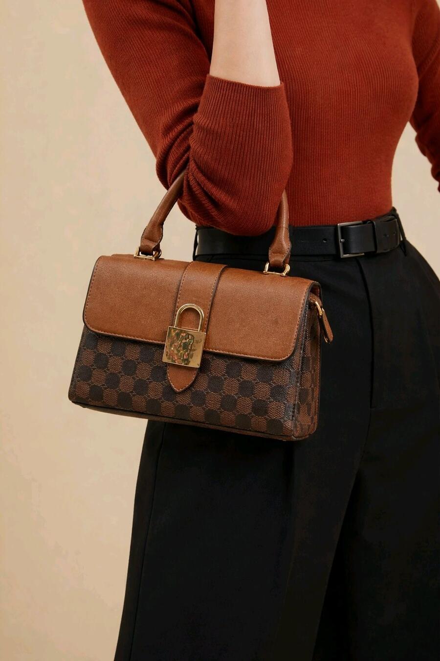 Borsetta rigida bicolore vari colori misare 25L18H 8P