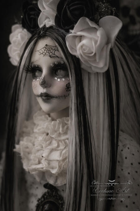 Crisalis Santa Muerte pezzo unico in porcellana 