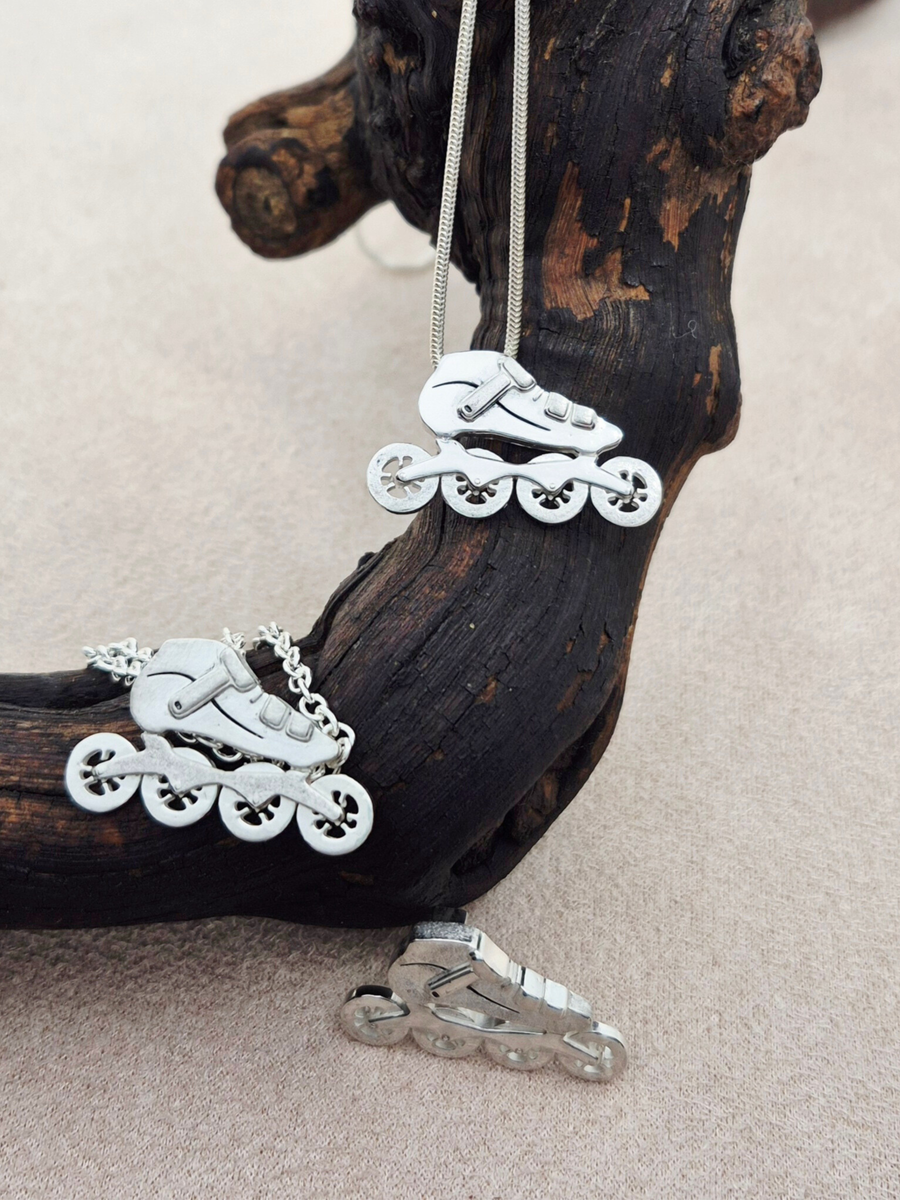 Pattino da Corsa, Ciondolo