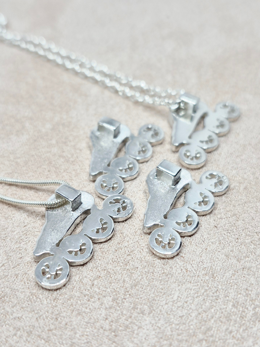 Pattino da Corsa, Ciondolo