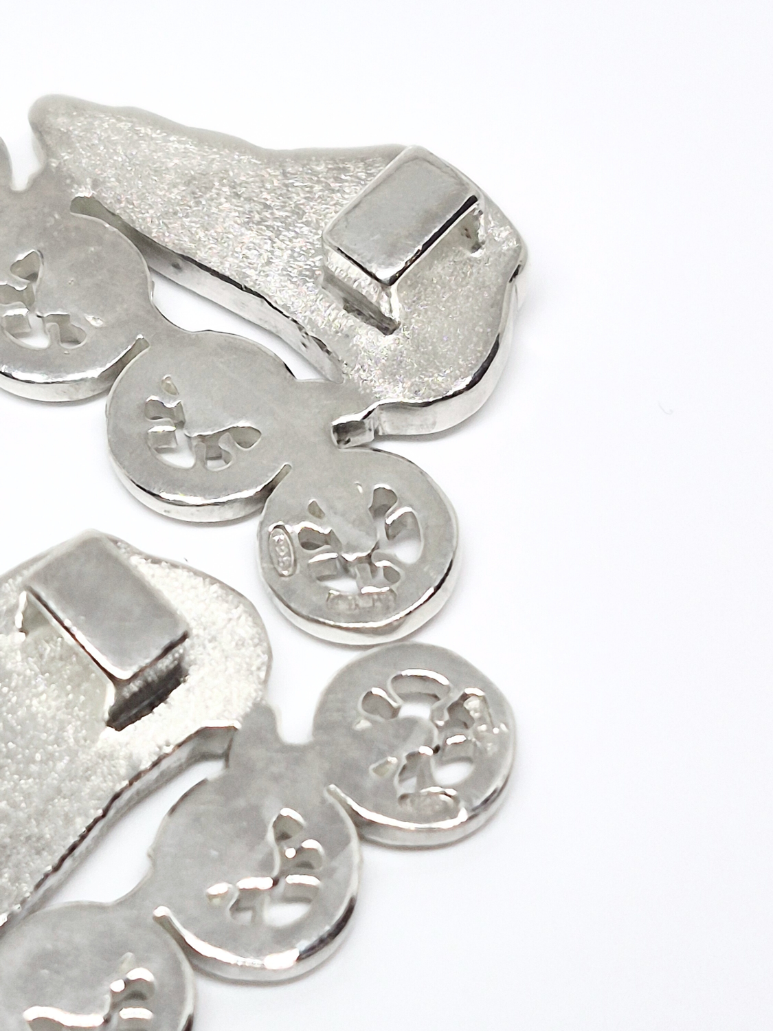 Pattino da Corsa, Ciondolo