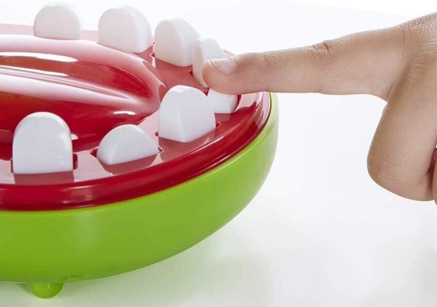 Hasbro Gaming, Cocco Dentista, Gioco da Tavolo per Bambini e Bambine dai 3 Anni in su, Estrai i Denti del Coccodrillo Ma Non Farti Mordere, 2 o più Giocatori