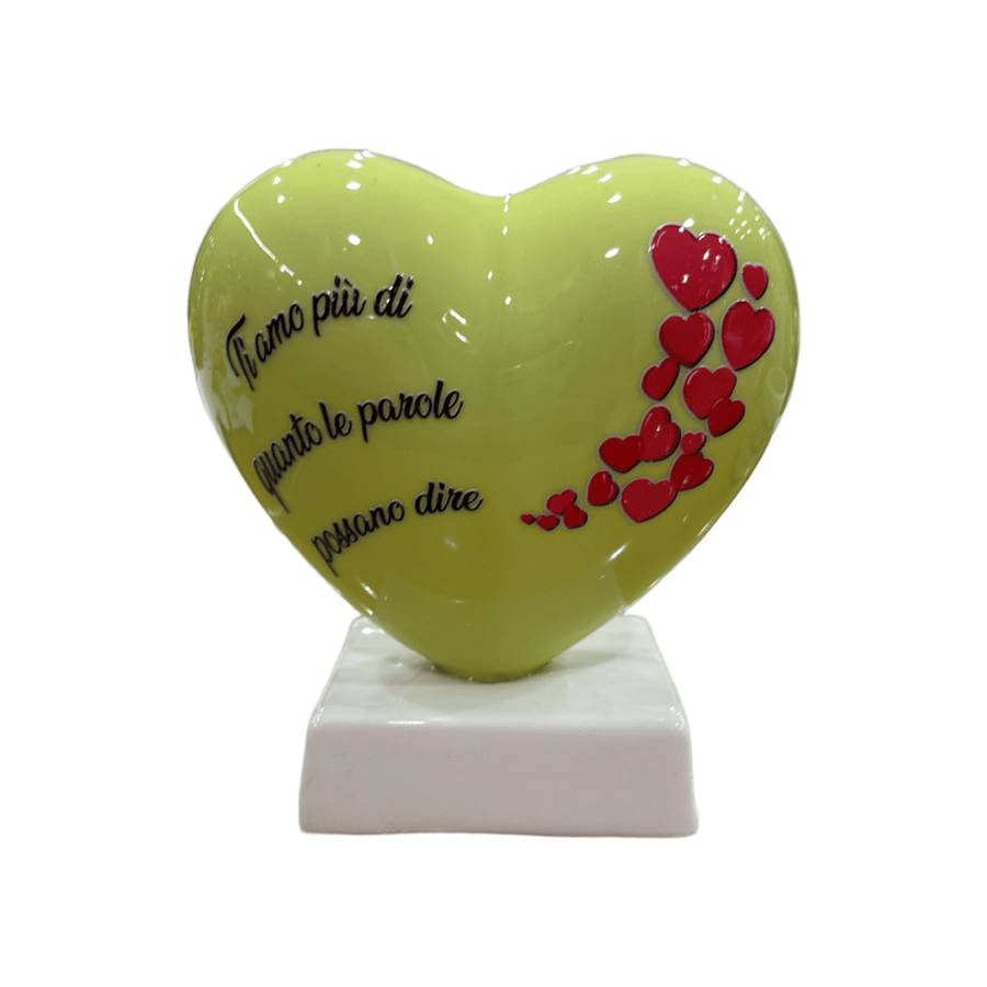 Spago di Terra – Cuore verde lime in ceramica con frase d’amore e cuori rossi