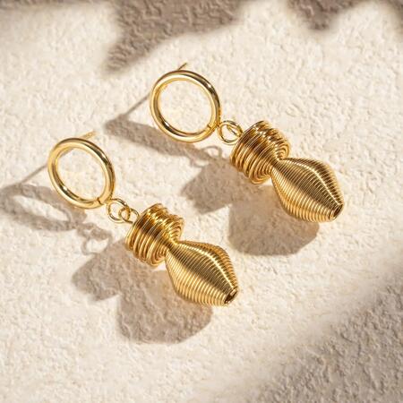 Orecchini a cerchio intrecciati in acciaio inossidabile dorato 