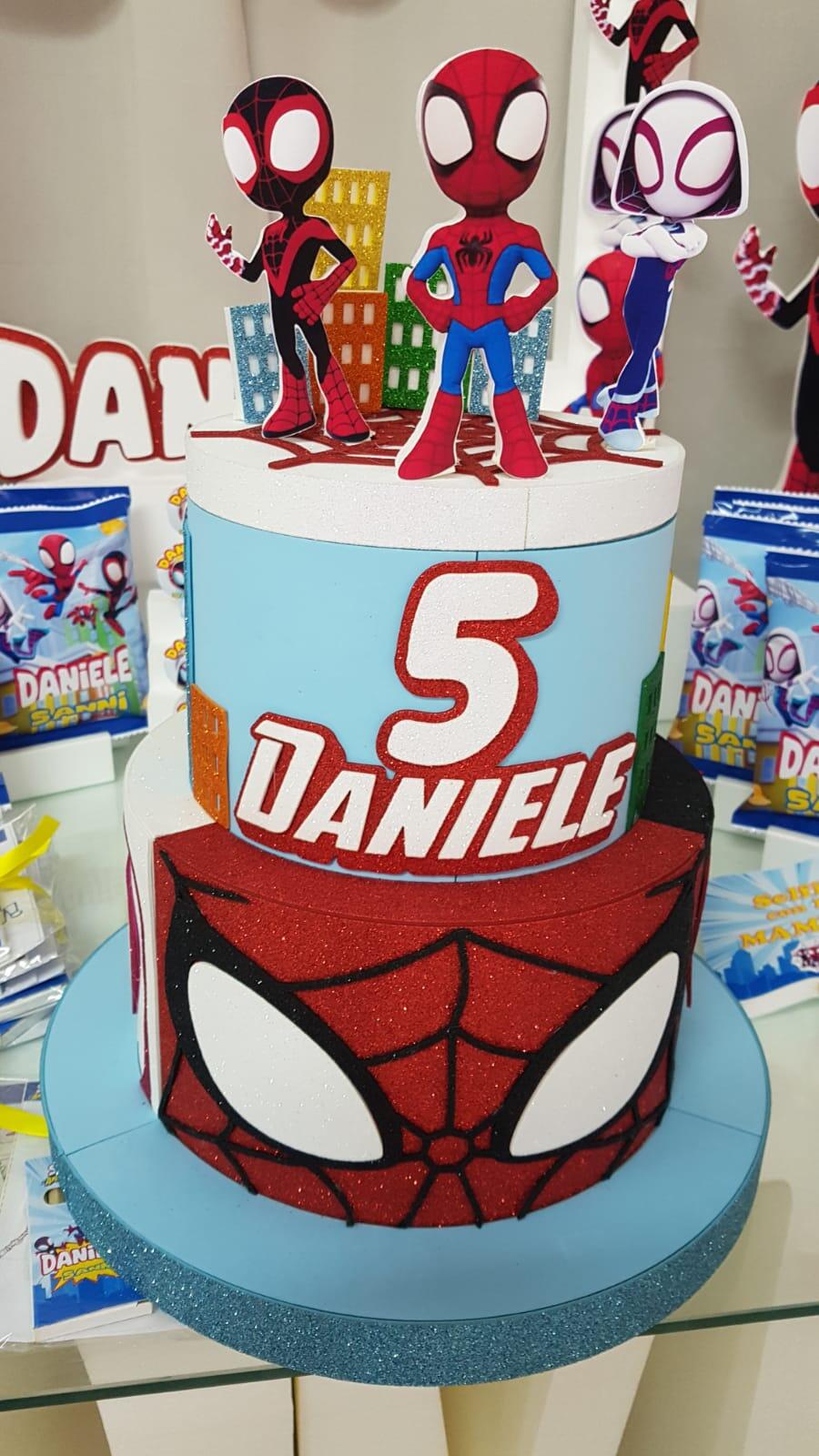Spidey Torta scenografica con porta sorpresa