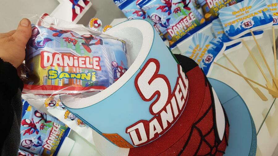 Spidey Torta scenografica con porta sorpresa