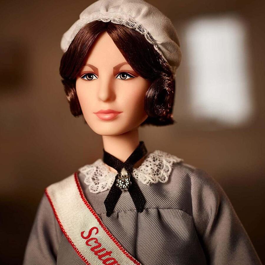 Barbie Inspiring Women Florence Nightingale - Mattel - GHT87
