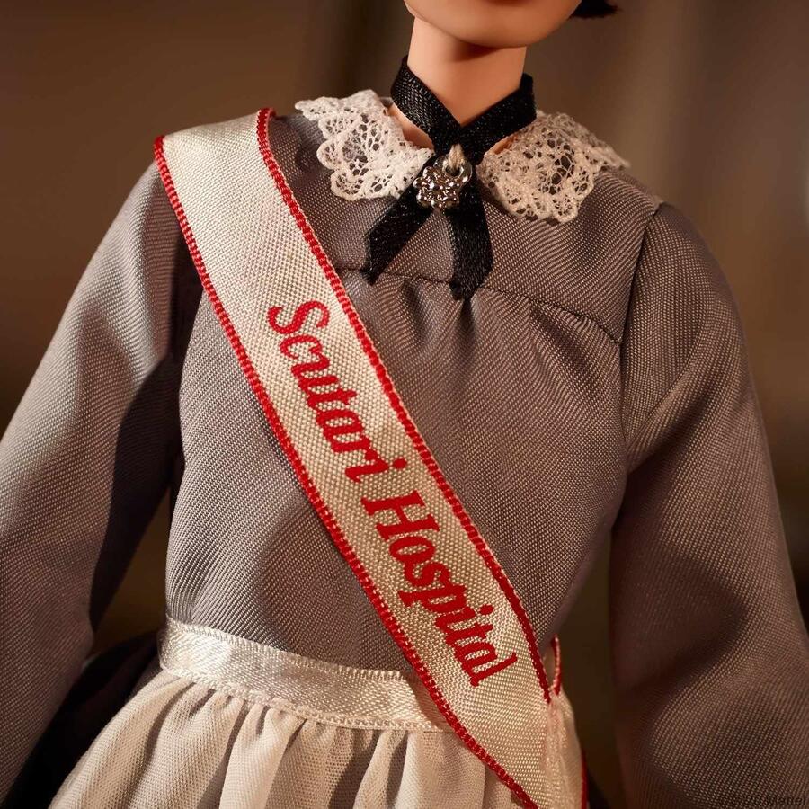 Barbie Inspiring Women Florence Nightingale - Mattel - GHT87