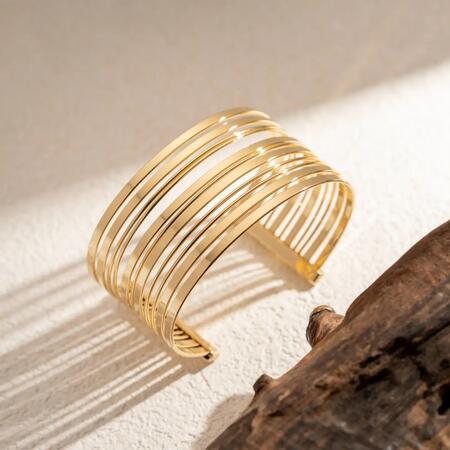 Polsino largo in acciaio inox con linee parallele