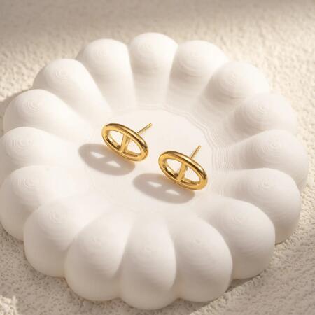 Orecchini a motivo ovale in acciaio inossidabile dorato