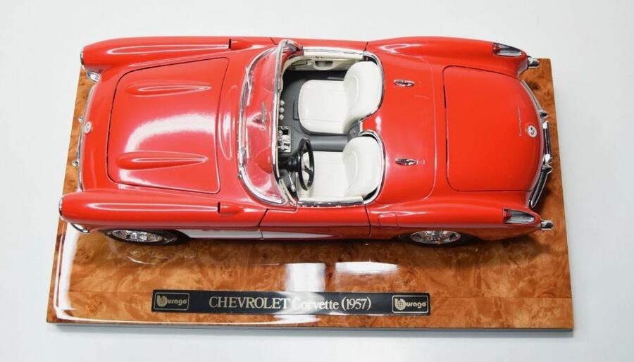 B39 1:18 BBURAGO BURAGO 3724 CHEVROLET CORVETTE 1957 ROSSO CON BIANCO 